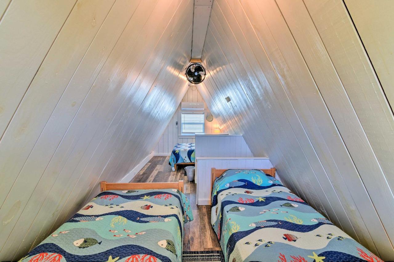 A-Frame Home With Deck - 2 Blocks To Surfside Beach! Eksteriør billede